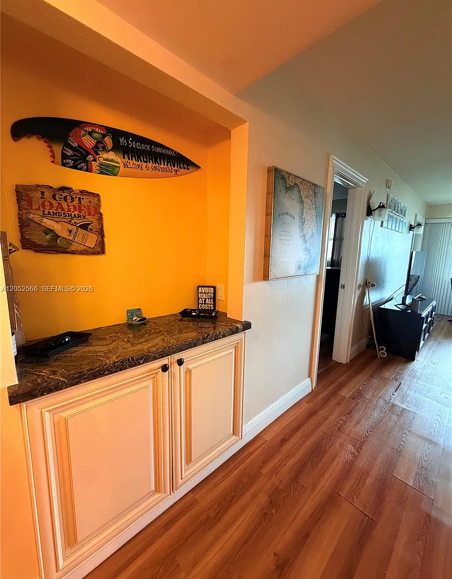 Islands-Bermuda Condo — Photo 3