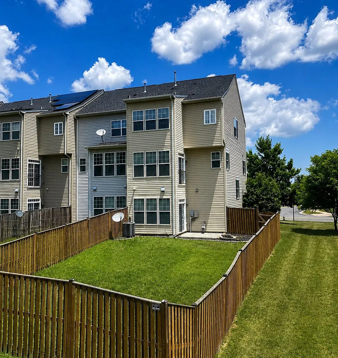 3 bed, 3.5 bath, 2420 sqft, $2,875 — Photo 3