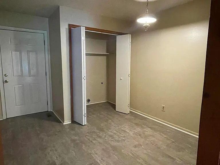 132 Deerfield Rd — Photo 3