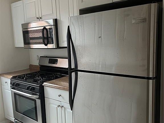 3rd image of 555 McLean Ave APT 6A