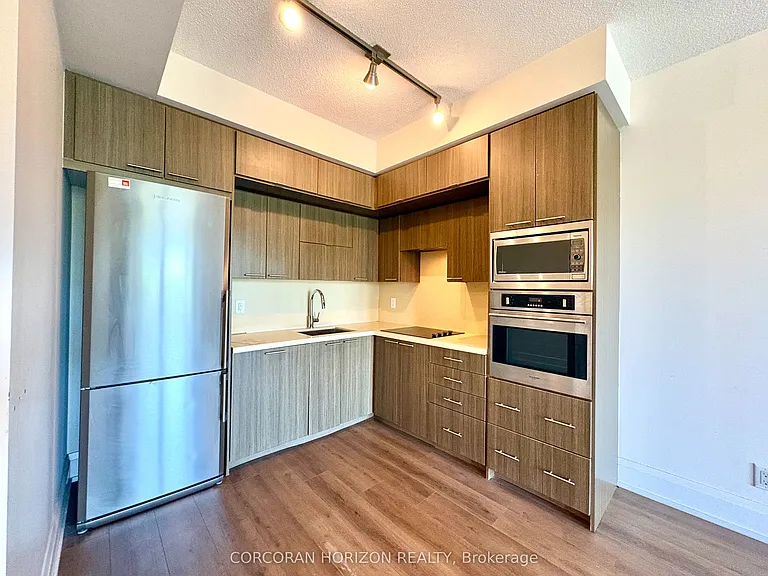120 Harrison Garden Blvd #626 — Photo 4