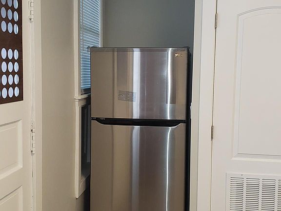 2nd image of 5416 W Barry Ave Unit 2