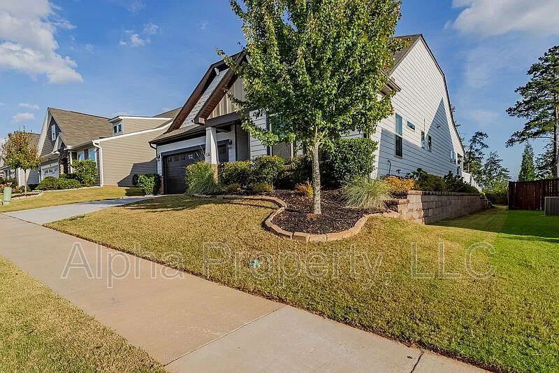 3 bed, 2.0 bath, 1887 sqft, $2,700 — Photo 3