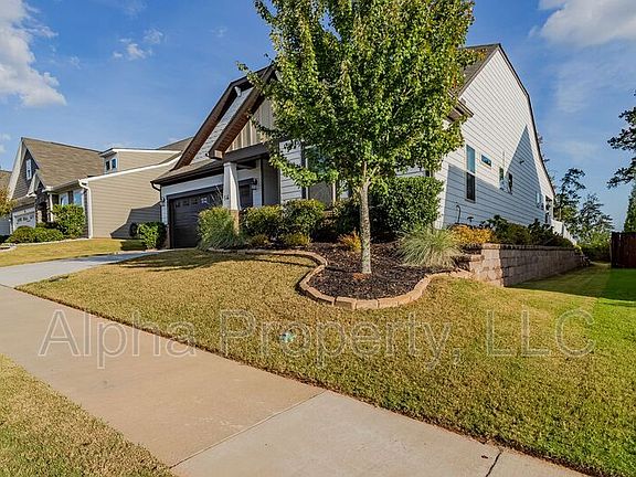 3rd image of 14 Burl Ct