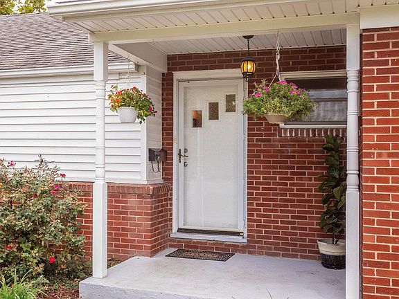 2nd image of 1028 S Dogwood Dr