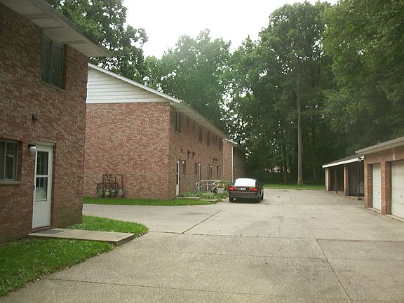 3rd image of 475 Brentwood Dr