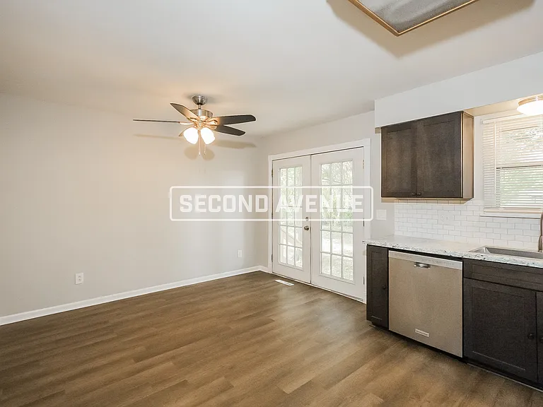 11032 N Harrison St — Photo 3