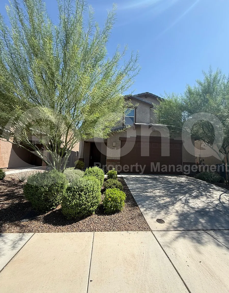 4 bed, 2.5 bath, 2391 sqft, $2,300 — Photo 3