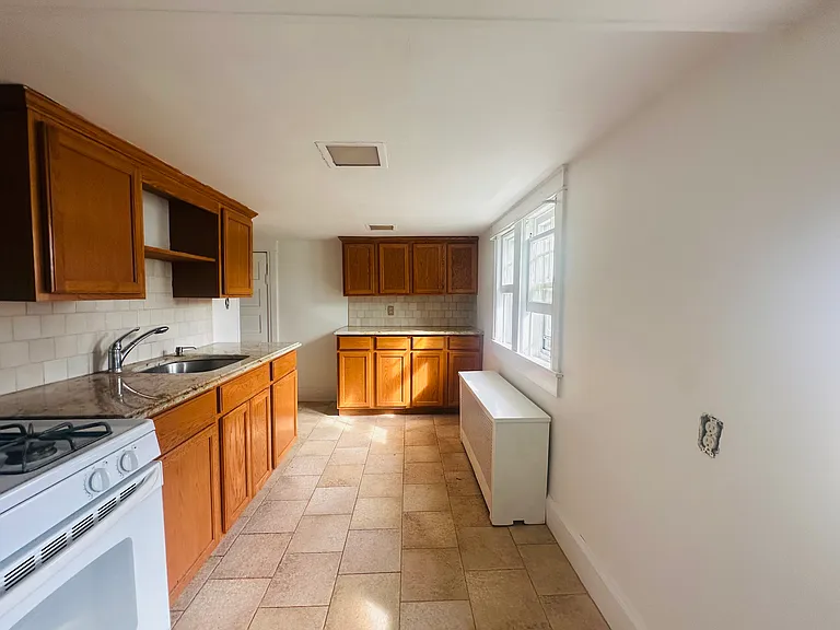 12 Cliff St #2 — Photo 4