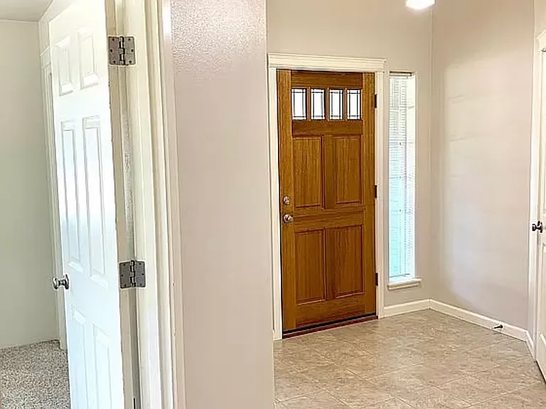 1383 SW David Dr — Photo 4