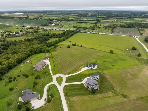 19 Pointe Ct #2, Cumming, IA 50061