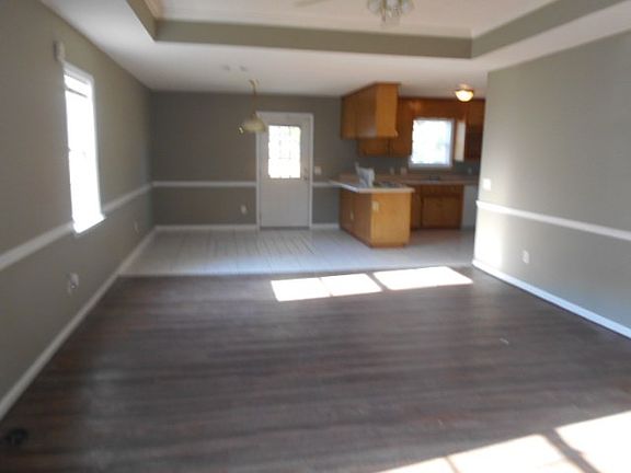 4th image of 4207 Wilshire Dr