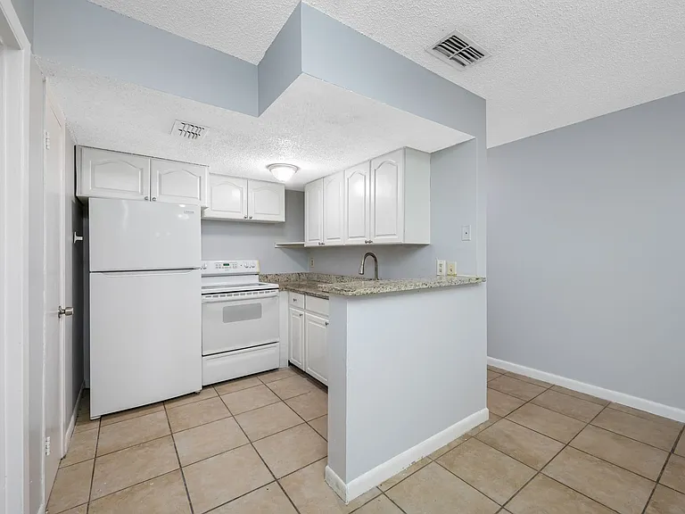 5113 N Nebraska Ave — Photo 40