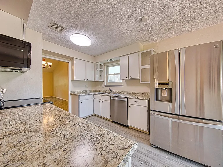 22411 Elsinore Dr — Photo 10
