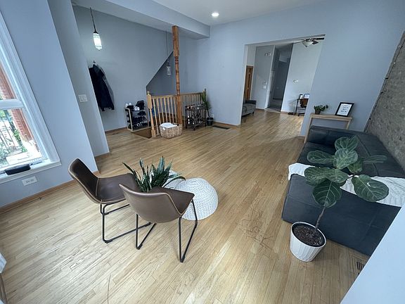 5th image of 1009 N Mozart St #1