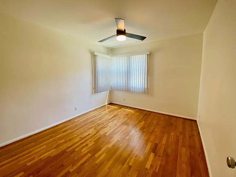 2327 Merton Ave #1 — Photo 2