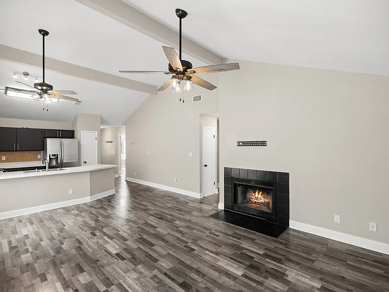 3045 Yorktown Cir — Photo 3