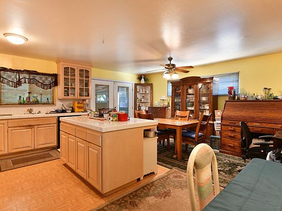 3rd image of 2215 Santa Fe Drive