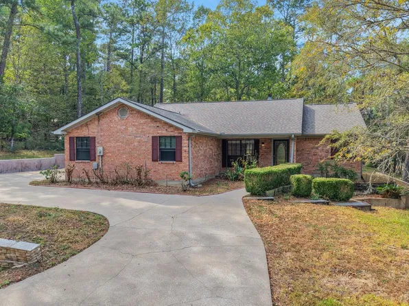10 S Royale Greens Dr, Coldspring, TX 77331