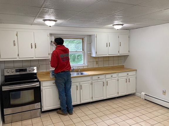 Eat-in Kitchen