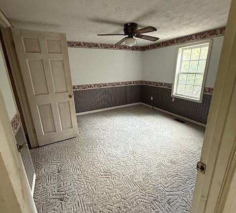 3rd image of 394 Smith Rd