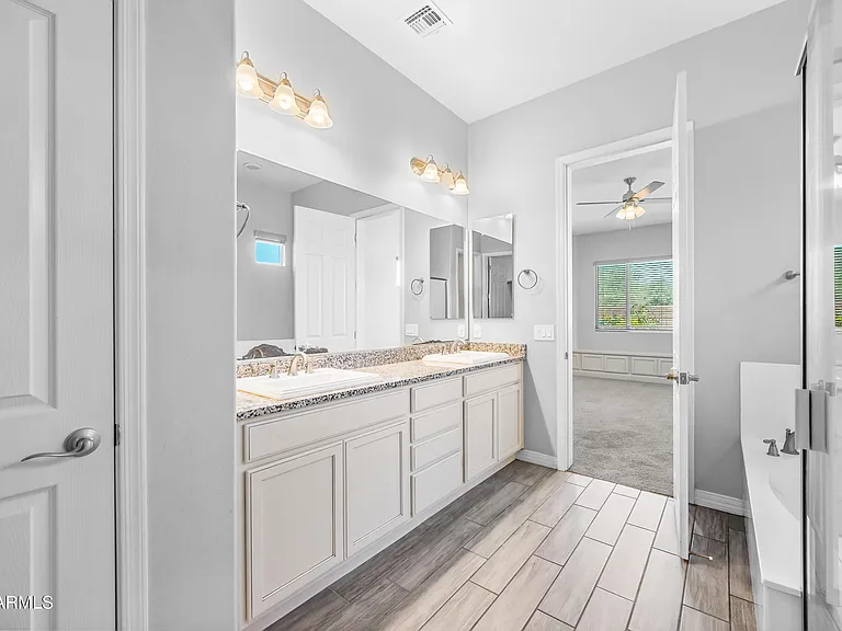 884 E Ladbroke Way — Photo 18