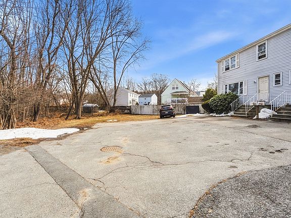 3rd image of 11 Harmony Ln