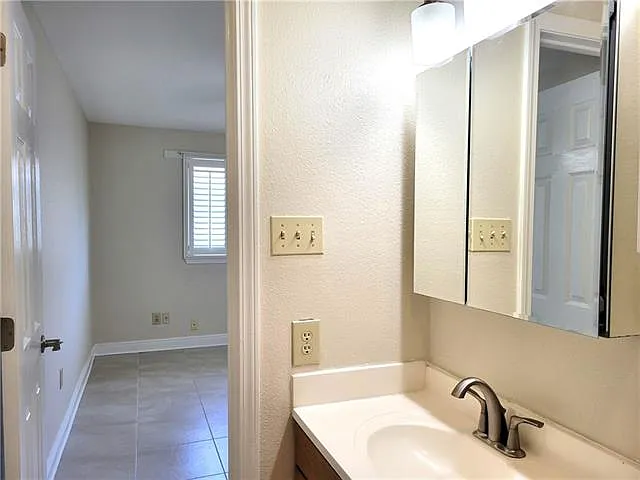 1242 Carrollton Ave — Photo 9