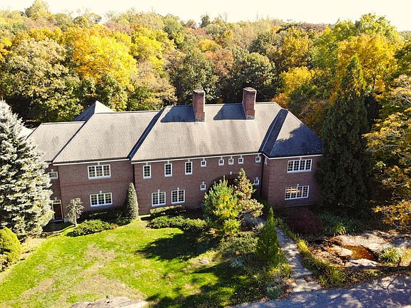 Welcome Home to Mid Country Greenwich, CT