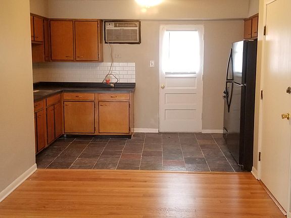 3rd image of 117 W Willow St APT 2