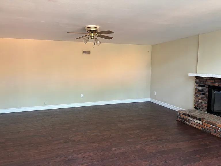 15457 Clover Ridge Dr — Photo 11