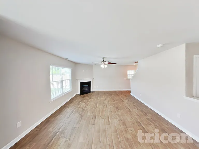 2020 Longshadow St — Photo 2