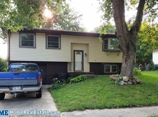 107 Wagon Train Ave, Hickman, NE 68372