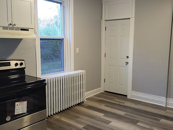 3rd image of 518 E 9th St