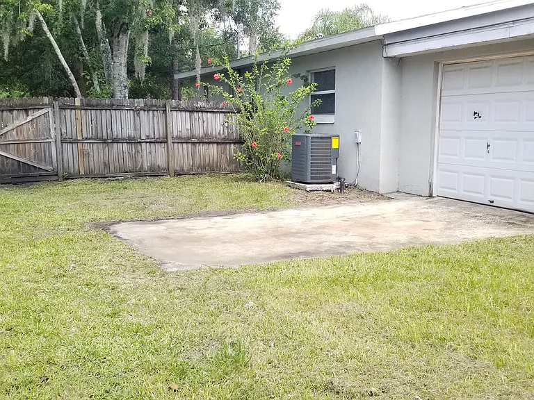 811 Sunflower Trl — Photo 17