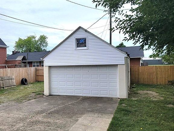 4th image of 2429 Chambers Ave