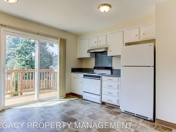 2nd image of 2717 SE Chestnut St #10428153