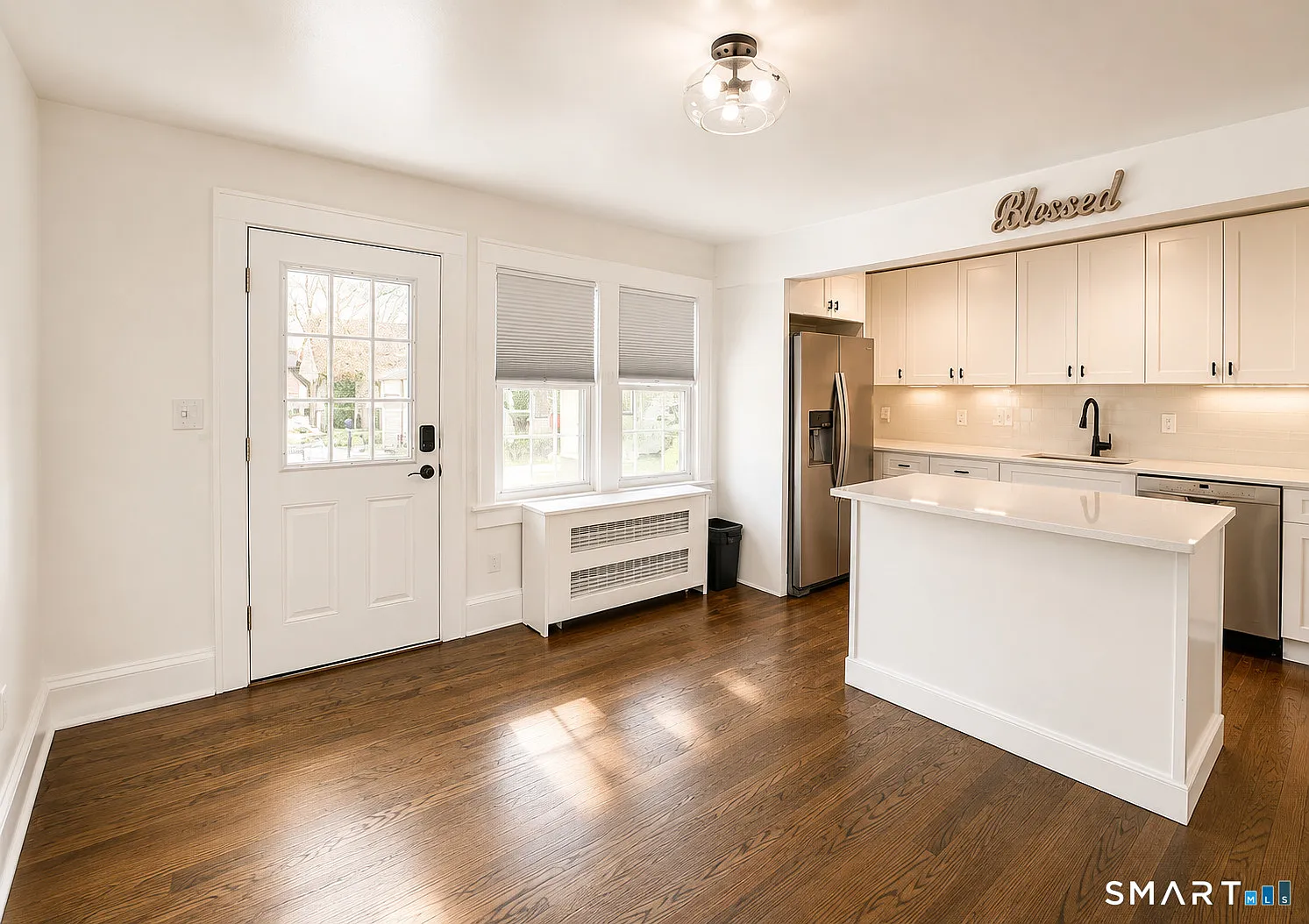 3 bed, 2.0 bath, 1200 sqft, $5,750 — Photo 2