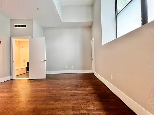 Rented by ERNY LLC | media 12