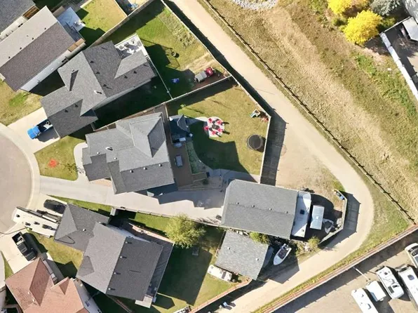 17 S Hammond Close, Sylvan Lake, AB T4S 0C7