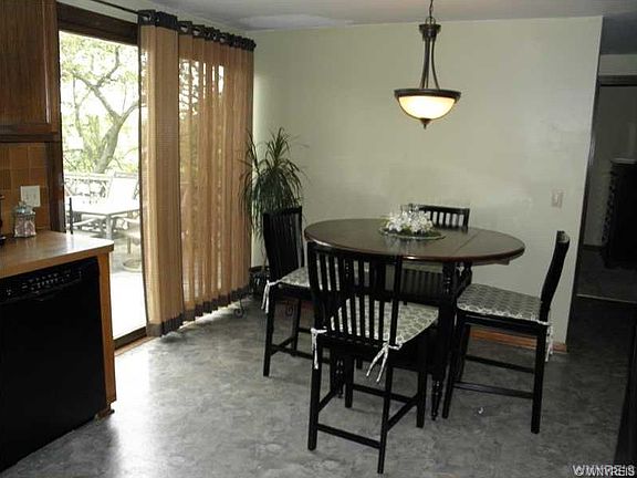 3rd image of 104 Woodgate Dr
