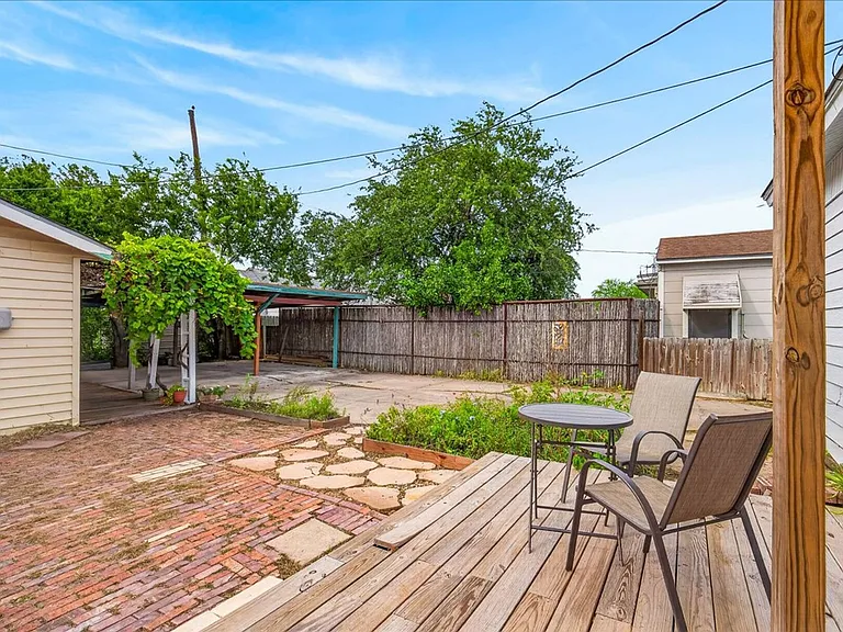 314 Melrose St — Photo 36