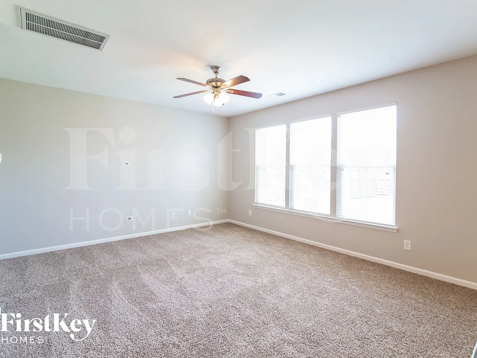 4 bed, 3.5 bath, 2880 sqft, $3,055 — Photo 3