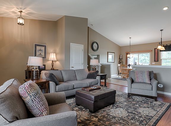 3rd image of 11820 S Presley Cir