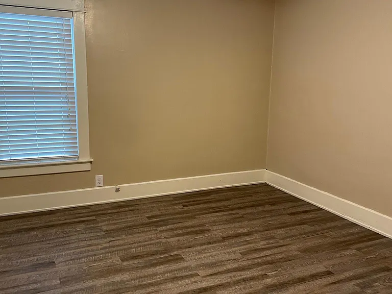 1411 Linden Ave — Photo 9