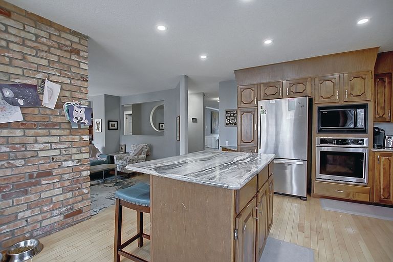 1st image of 234 Greenoch Cres NW