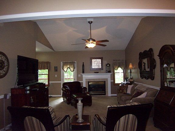 3rd image of 104 Whitehaven Ct