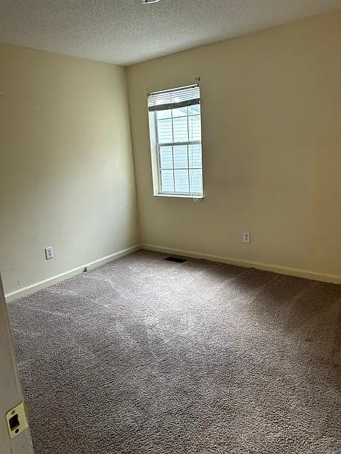 3 bed, 1400 sqft, $1,700 — Photo 4