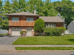151 Broad View Ter, Paramus, NJ 07652