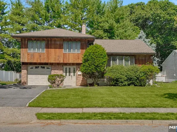 151 Broad View Ter, Paramus, NJ 07652